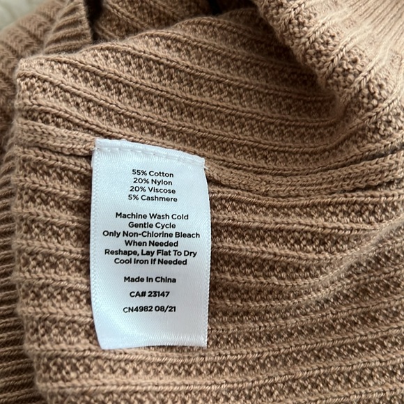 Talbots NWT v neck sweater with contrast color trim - Picture 7 of 7